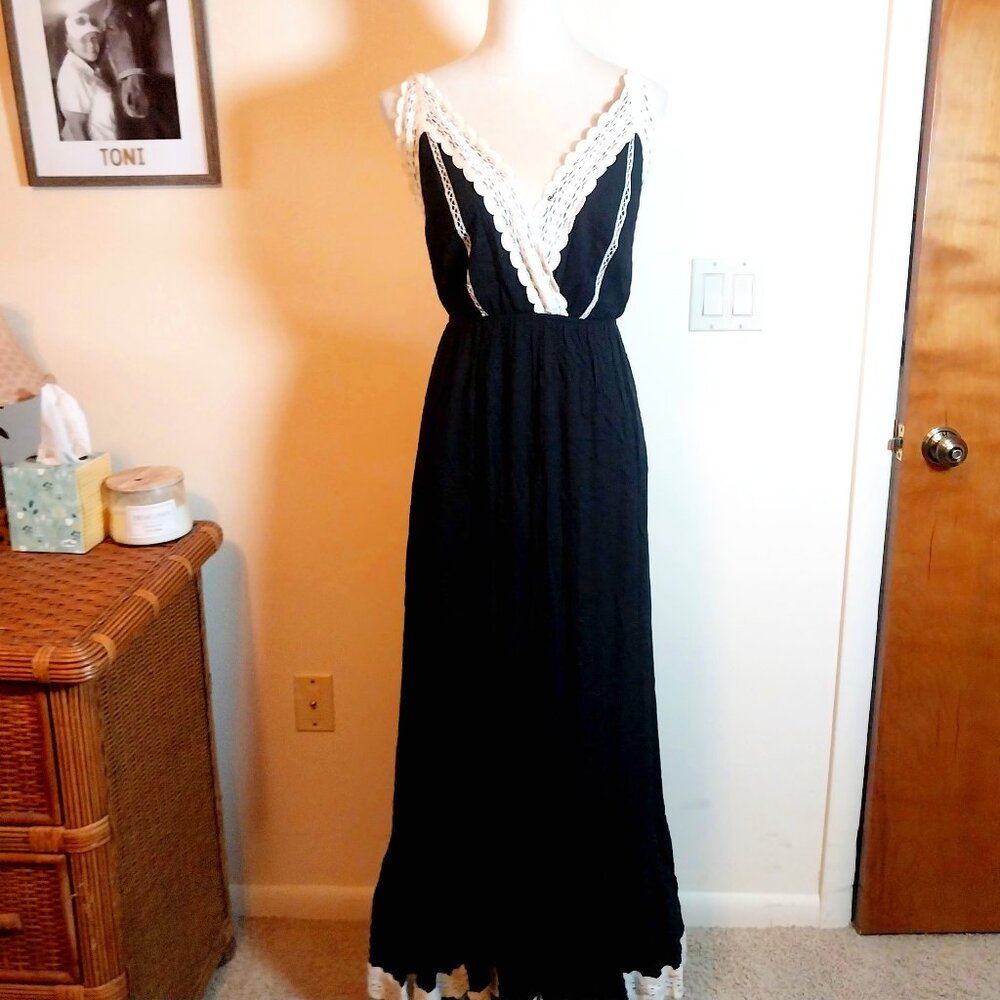 RE-NAMED BACK OUT  EMBrOiDERY LACE TRIM SIZE S BLACK MAXI DRESS
